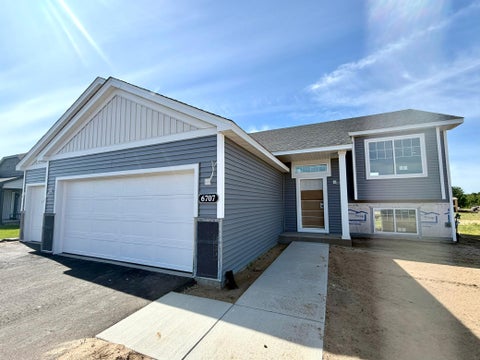 Homes For Sale - 6707 376th Street<br/> North Branch, MN 55056