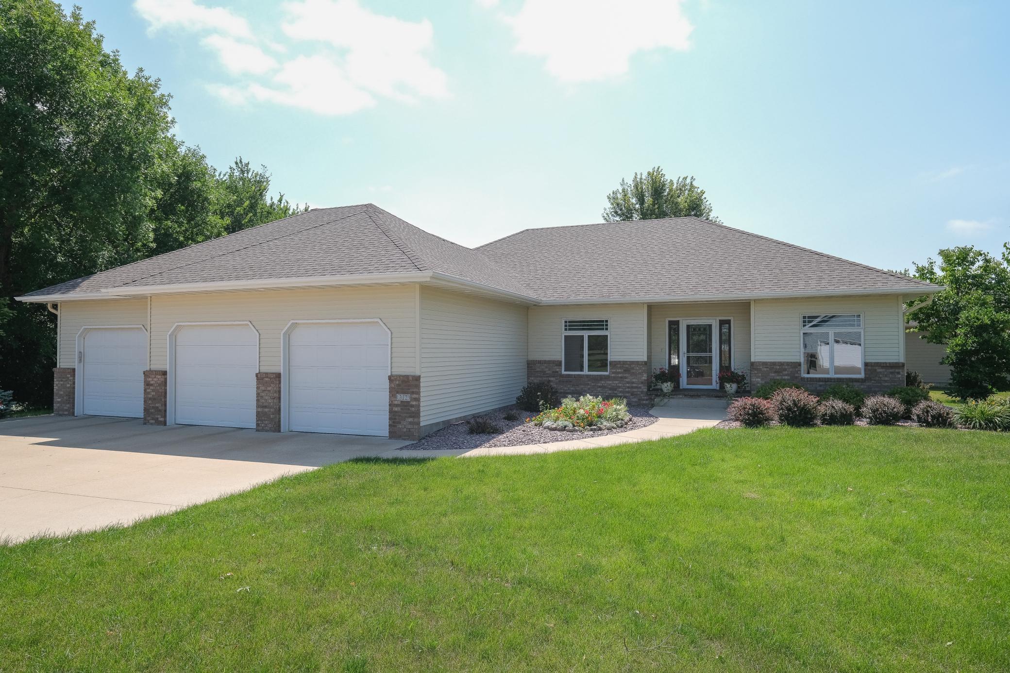 312 Southbrook Circle, Mankato, Minnesota image 2