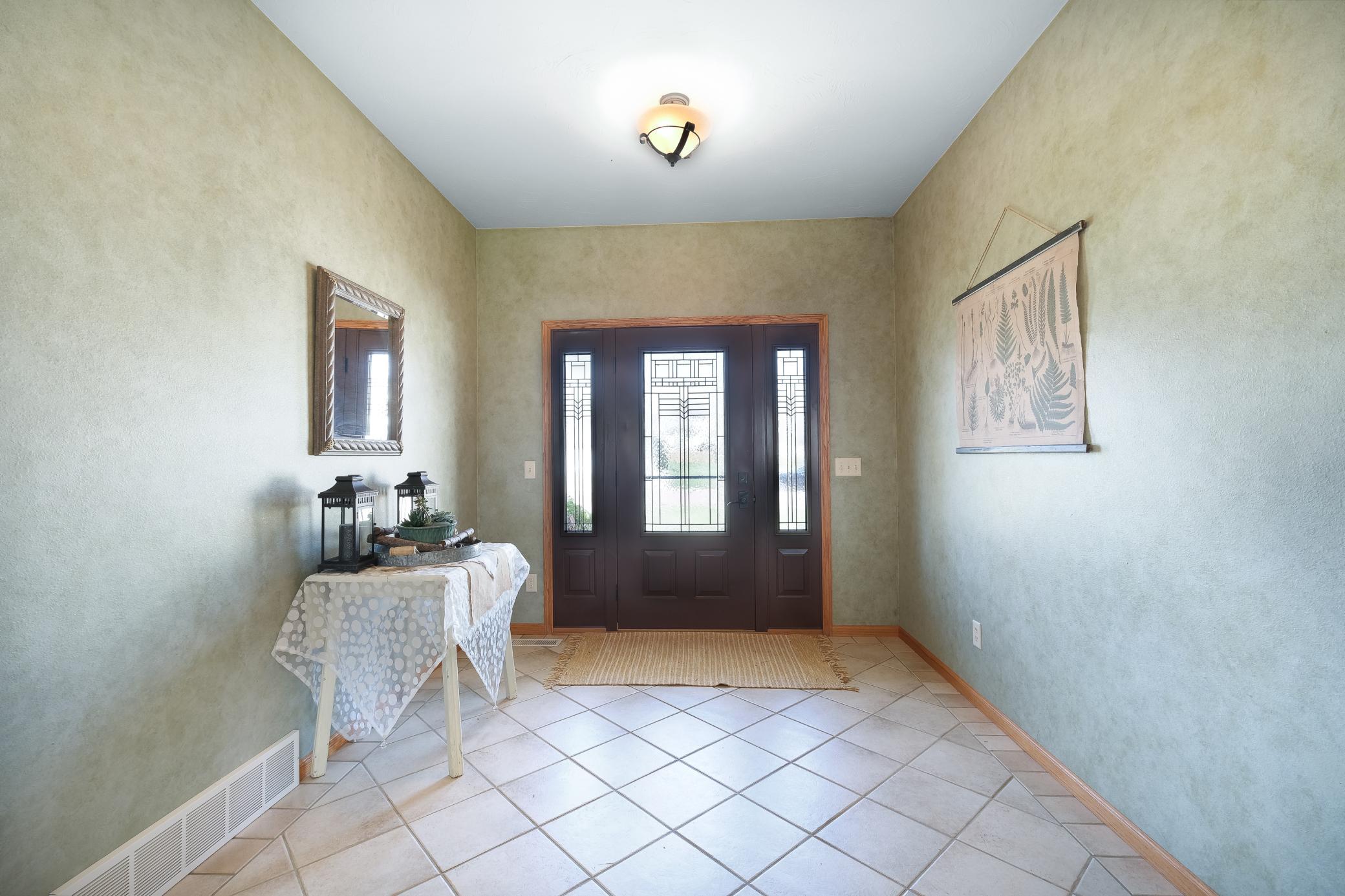 312 Southbrook Circle, Mankato, Minnesota image 5