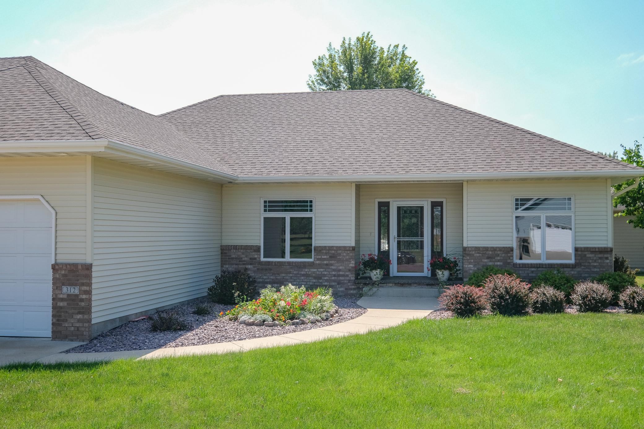 312 Southbrook Circle, Mankato, Minnesota image 4