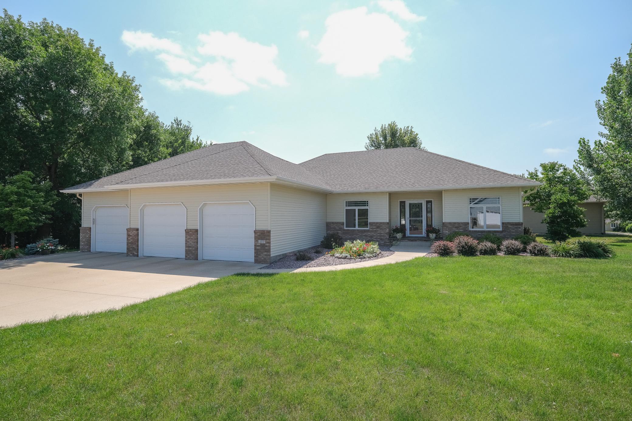 312 Southbrook Circle, Mankato, Minnesota image 3