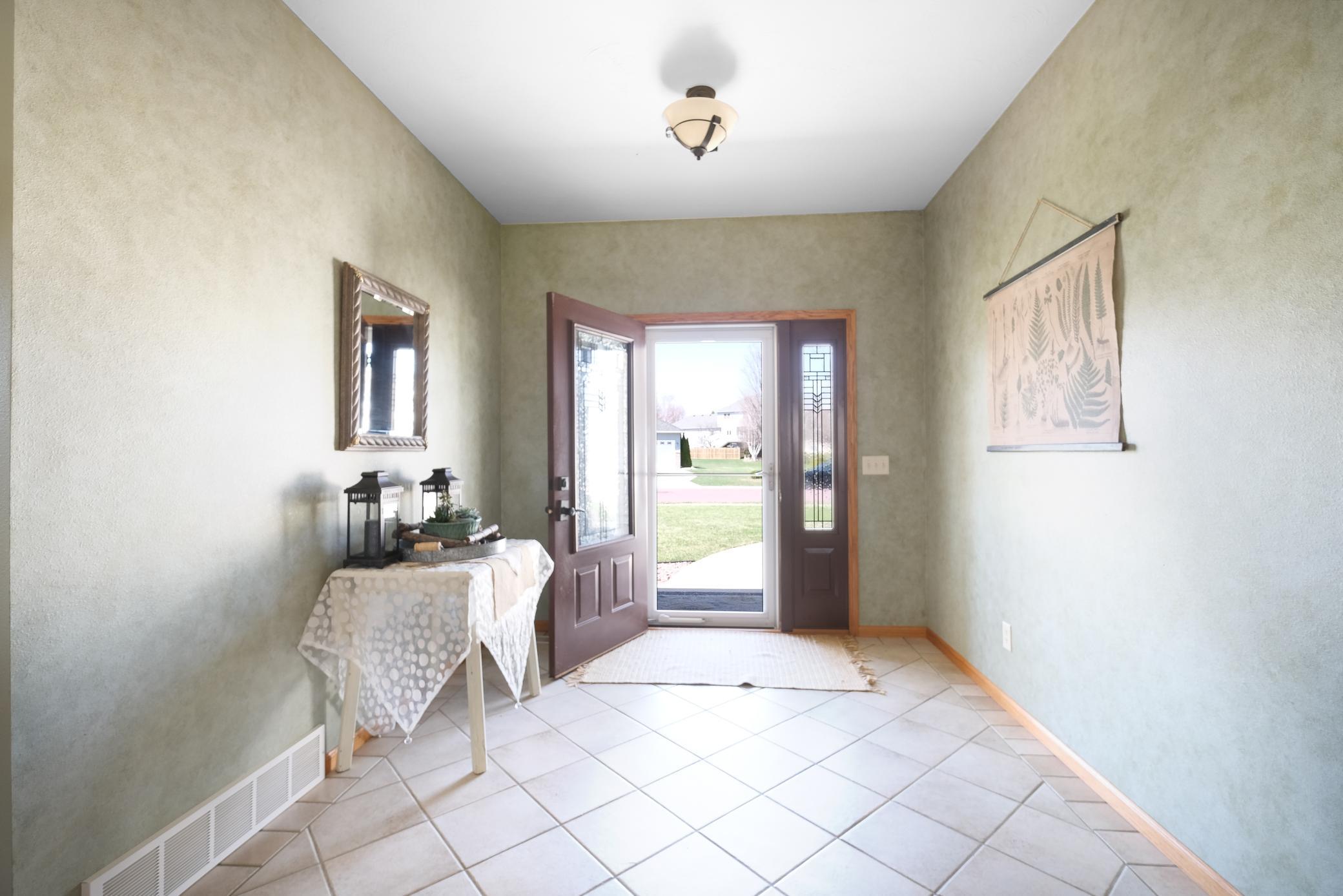 312 Southbrook Circle, Mankato, Minnesota image 6