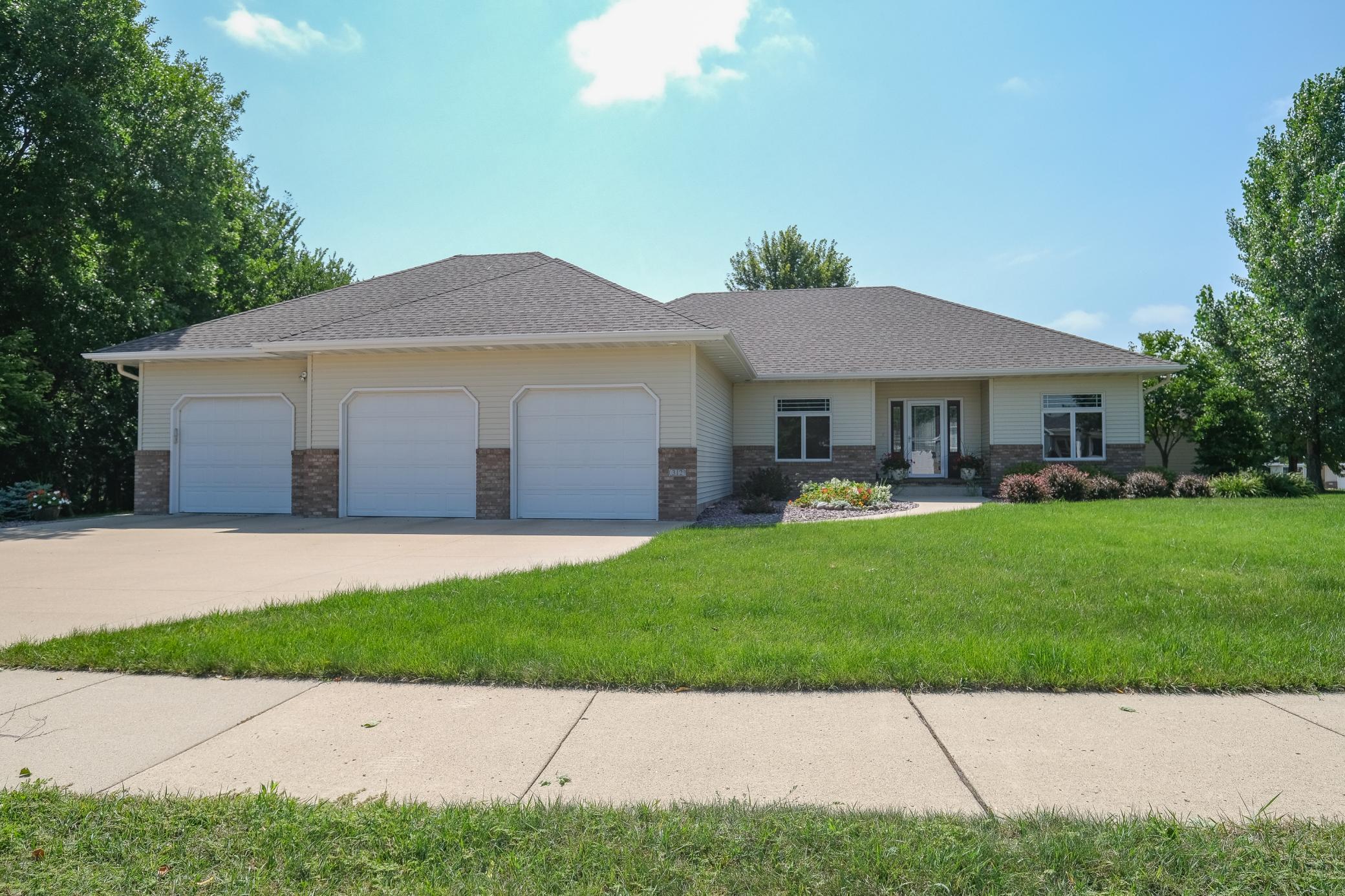312 Southbrook Circle, Mankato, Minnesota image 1
