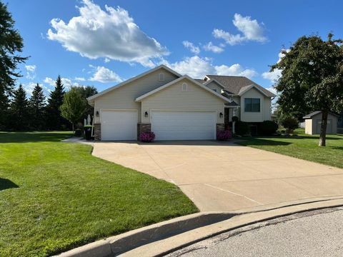 Homes For Sale - 1040 Toccata Lane<br/> Zumbrota, MN 55992