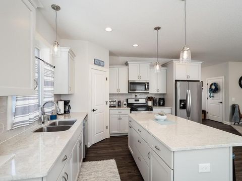 Homes For Sale - 404 Grant Avenue<br/> Hutchinson, MN 55350