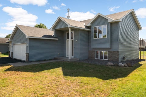 Homes For Sale - 936 S Cedar Street<br/> Belle Plaine, MN 56011