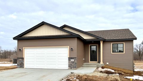 Homes For Sale - 911 3rd Street<br/> Wanamingo, MN 55983