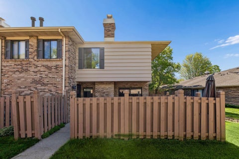 Townhouse For Sale - 3640 Independence Avenue<br/> Minneapolis, MN 55426