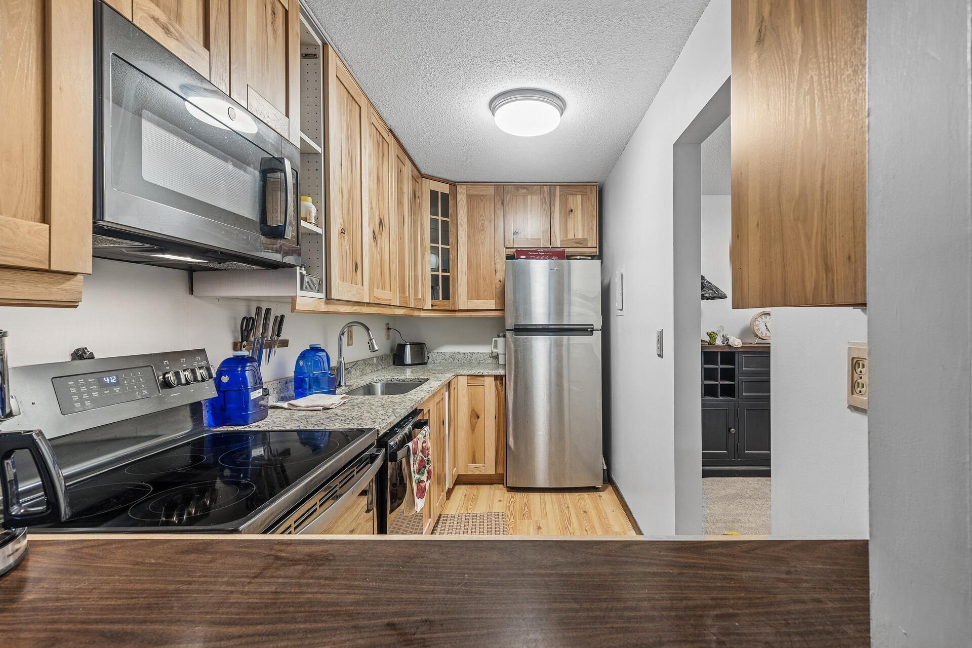 10311 Cedar Lake Road #305, Minnetonka, Minnesota image 10