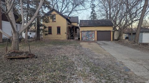 Homes For Sale - 722 Range Street<br/> Nicollet County, North Mankato, MN 56003