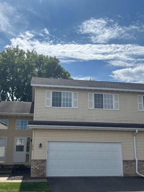 Townhouse For Sale - 1070 Pine Street<br/> Farmington, MN 55024
