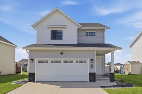 Homes For Sale - 829 Cathy Drive<br/> West Fargo, ND 58078