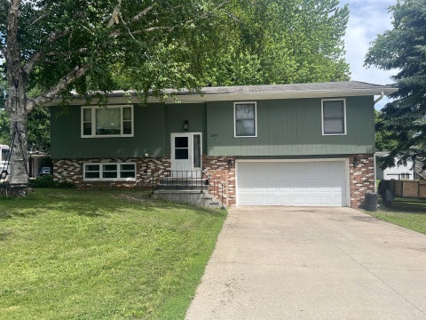 Homes For Sale - 1301 9th Street<br/> Kandiyohi County, Willmar, MN 56201