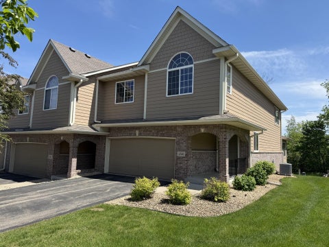 Townhouse For Sale - 2526 Waterfall Way<br/> Prior Lake, MN 55372