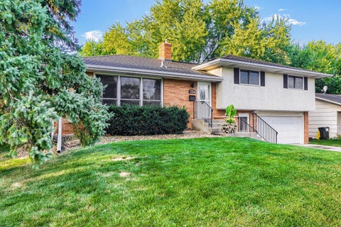 Homes For Sale - 334 Edith Drive<br/> Saint Paul, MN 55118