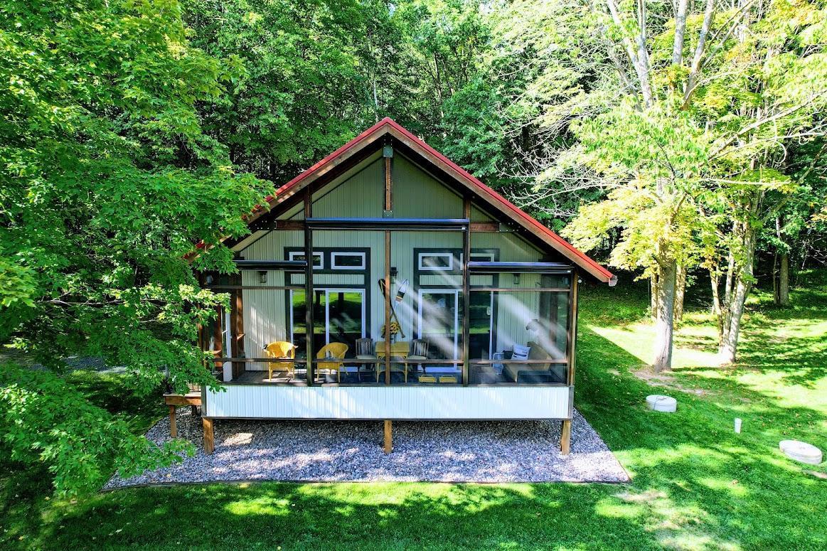 Main Cabin 1