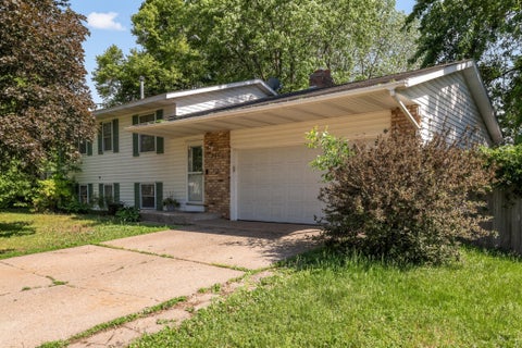 Homes For Sale - 846 Jonathan Drive<br/> Saint Paul, MN 55124