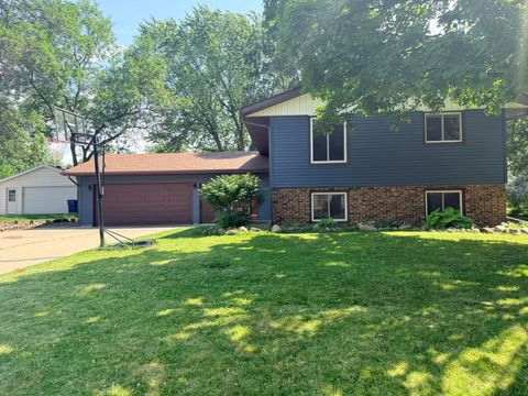 Homes For Sale - 746 11 1/2 Street<br/> Sauk Rapids, MN 56379