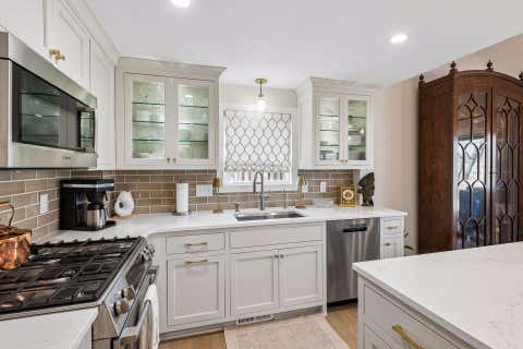 Townhouse For Sale - 17870 Tioga Trail<br/> Wayzata, MN 55391