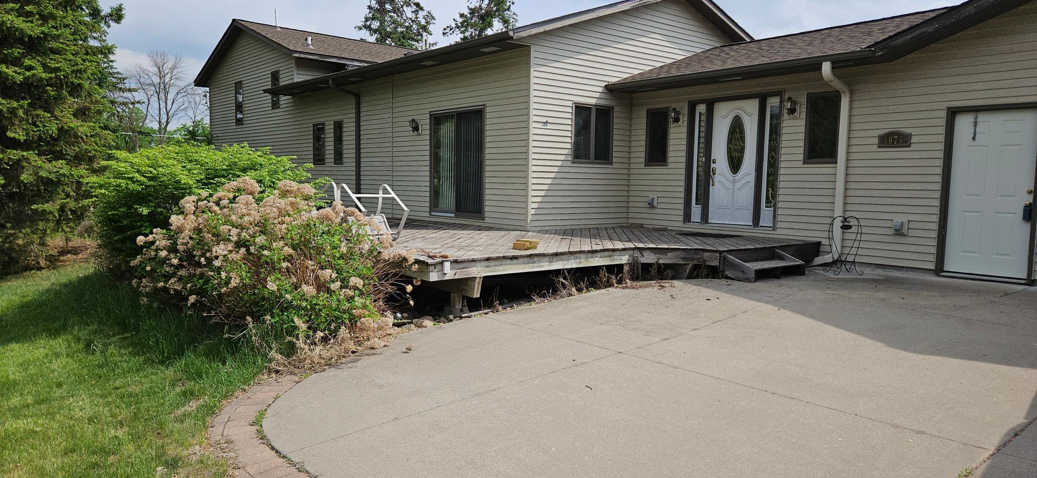 1075 W Wayzata Boulevard, Long Lake, Minnesota image 1