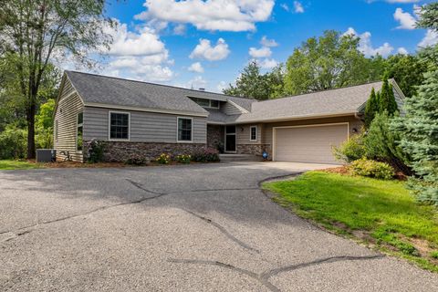 Homes For Sale - 416 N Glover Road<br/> Hudson, WI 54016