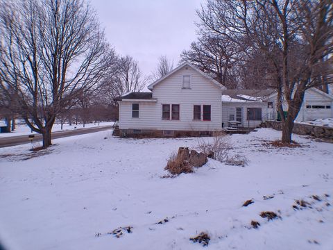 Homes For Sale - 400 Riverside Drive<br/> Jackson County, Jackson, MN 56143