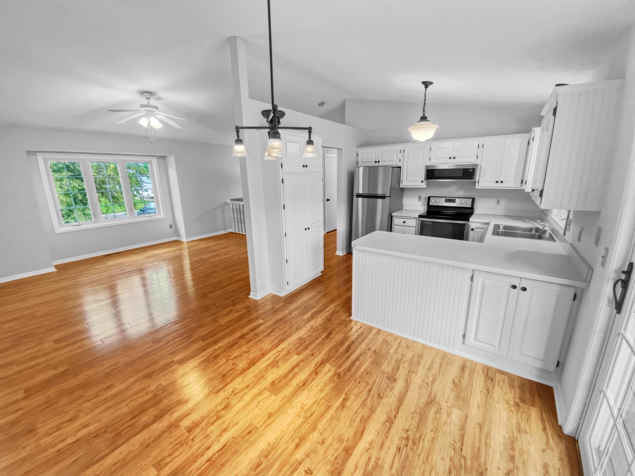 1213 Parkwood Court, Burnsville, Minnesota image 10