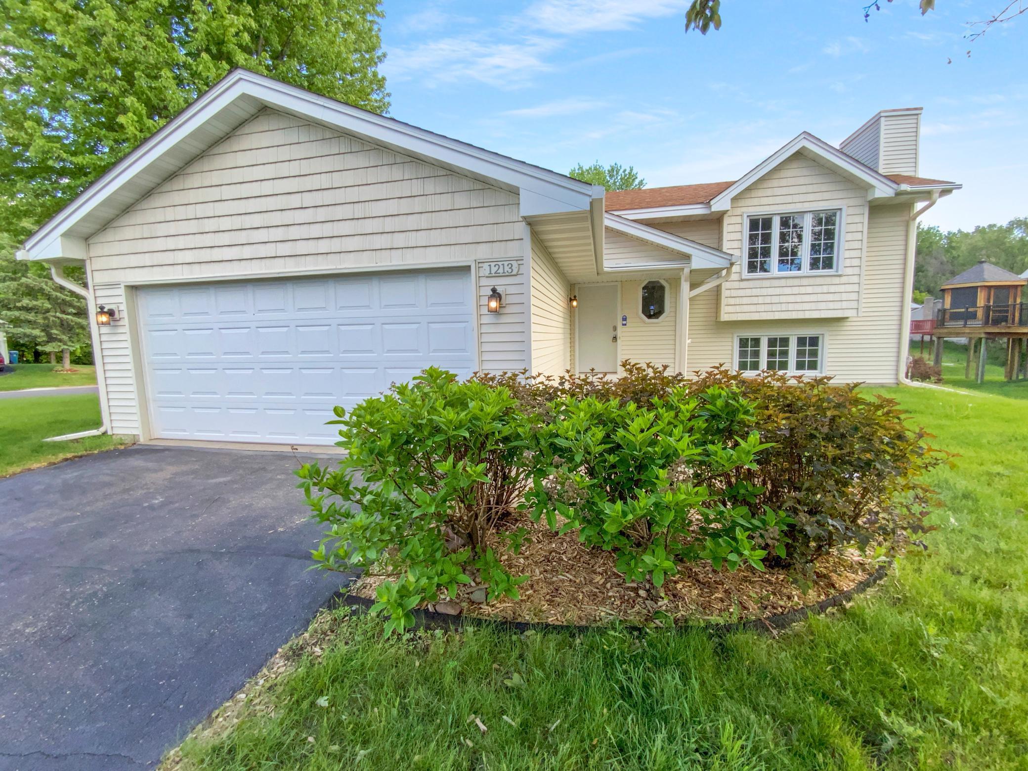 1213 Parkwood Court, Burnsville, Minnesota image 1