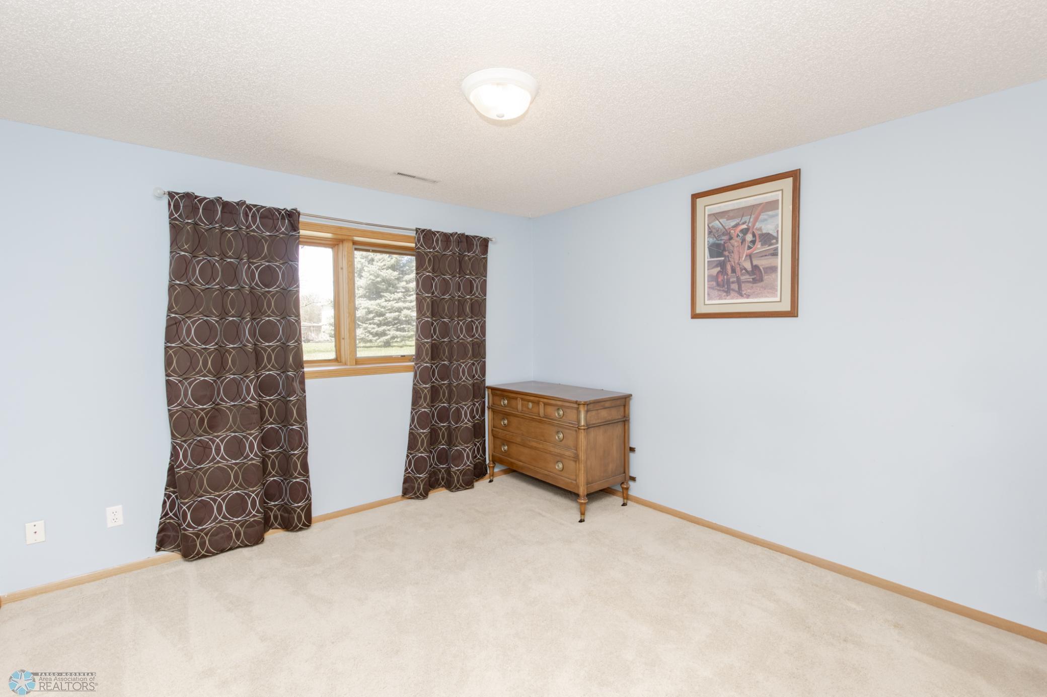 2715 33rd Street, Fargo, North Dakota image 46