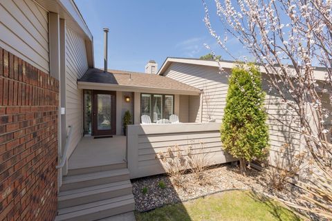 Townhouse For Sale - 9528 Woodbridge Road<br/> Bloomington, MN 55438