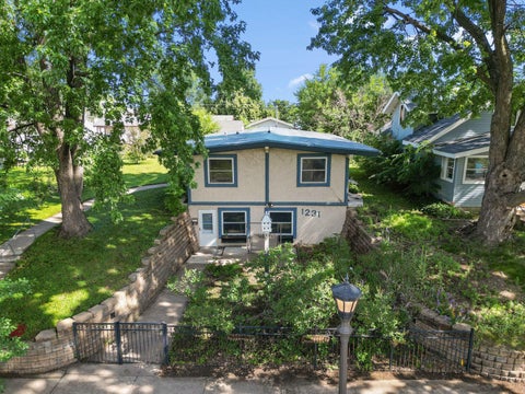 Homes For Sale - 1231 Hewitt Avenue<br/> Ramsey County, Saint Paul, MN 55104