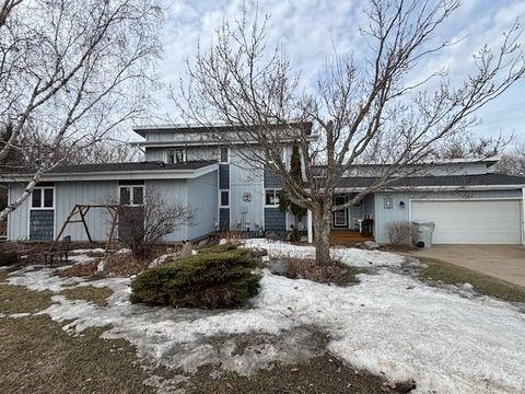 Homes For Sale - 333 5th Avenue<br/> Saint Louis County, Chisholm, MN 55719