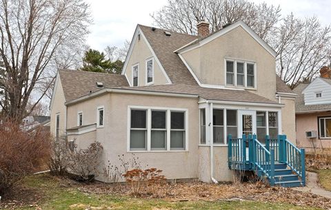 Homes For Sale - 895 Lakeview Avenue<br/> Saint Paul, MN 55117