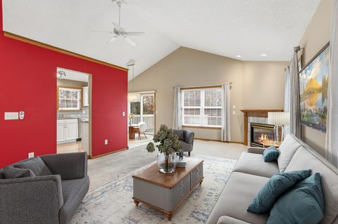 Townhouse For Sale - 7506 Hampton Lane<br/> Shakopee, MN 55379