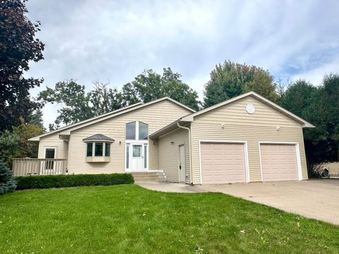 Apartment For Sale - 732 Hi Park Avenue<br/> Goodhue County, Red Wing, MN 55066