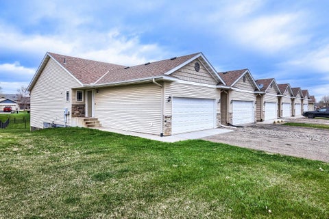 Townhouse For Sale - 7256 Kahler Circle<br/> Albertville, MN 55301