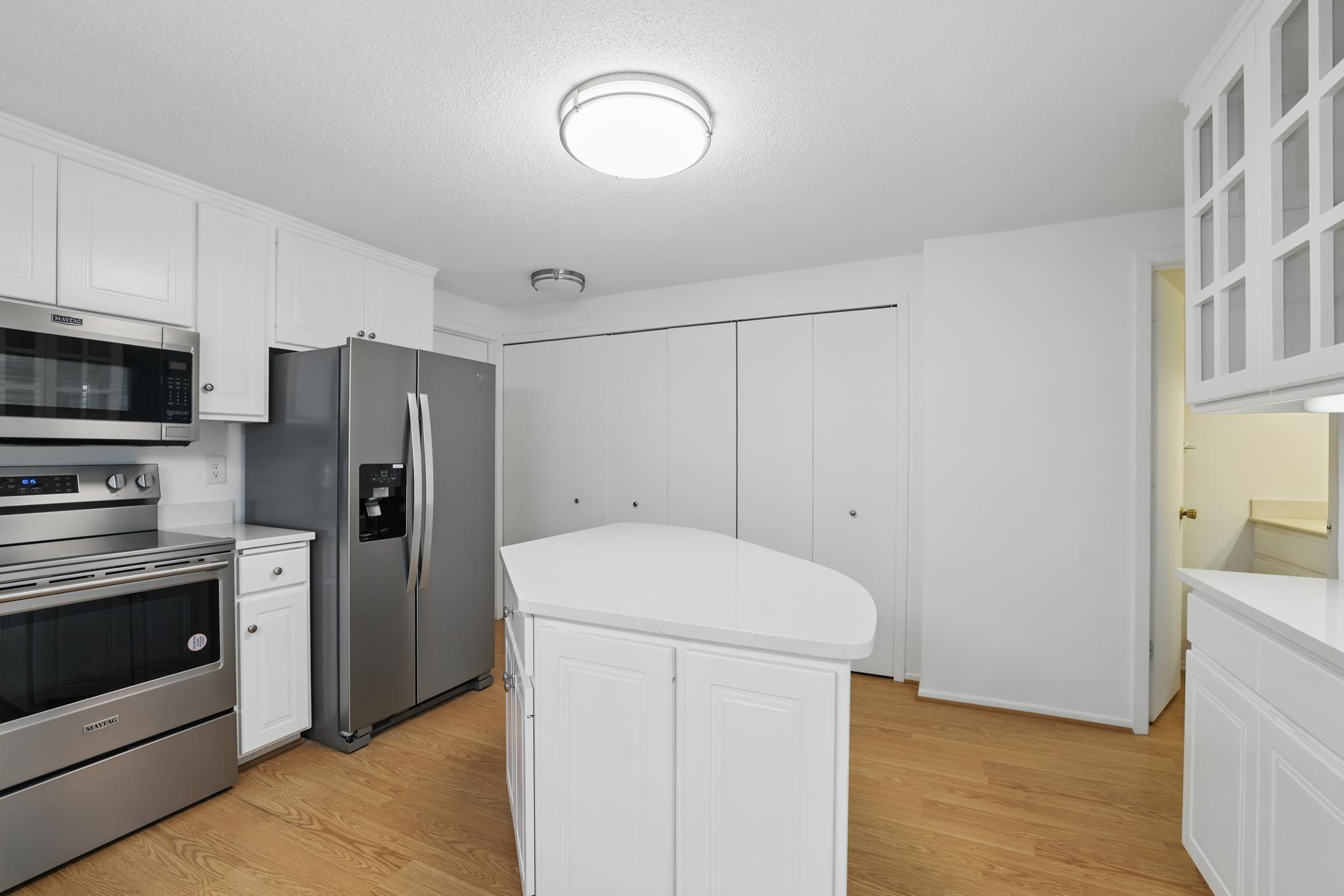 17919 Comstock Road, Minnetonka, Minnesota image 3