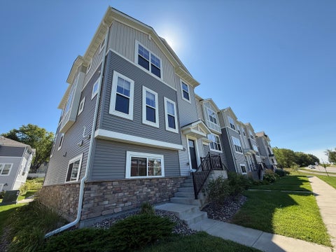 Townhouse For Sale - 2851 Lexington Place<br/> Roseville, MN 55113
