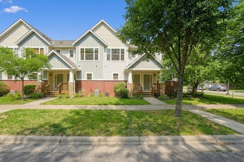 Townhouse For Sale - 1473 Magnolia Avenue<br/> Saint Paul, MN 55106
