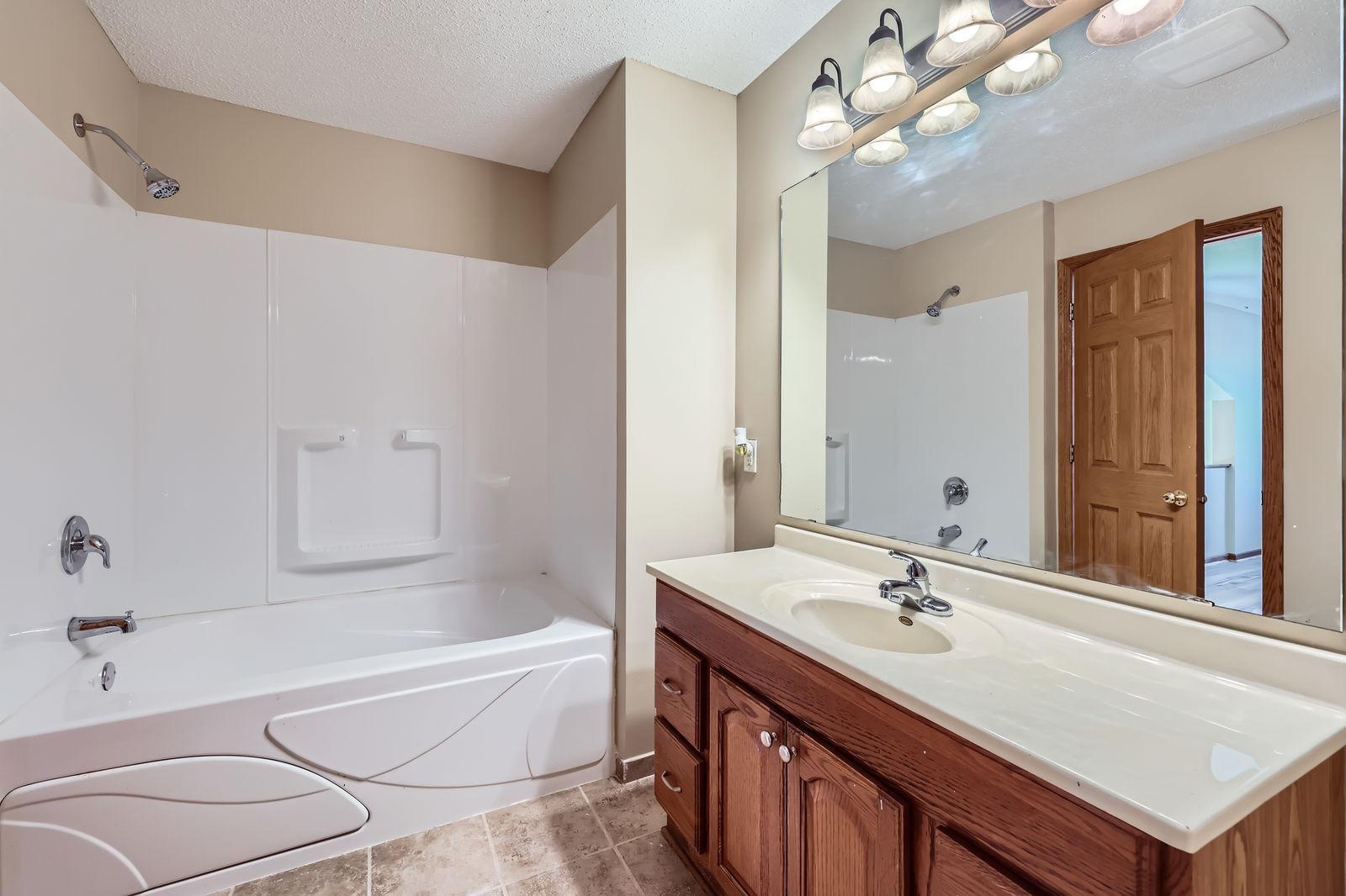 9172 Comstock Lane, Maple Grove, Minnesota image 10