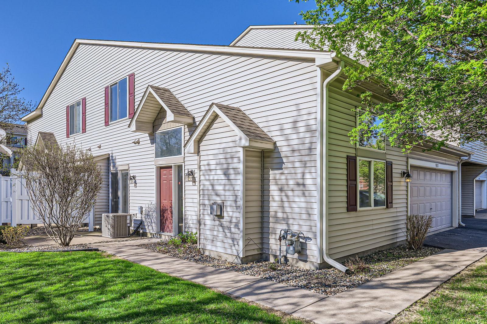 9172 Comstock Lane, Maple Grove, Minnesota image 1