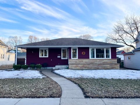 Homes For Sale - 208 E 5th Street<br/> Redwood Falls, MN 56283
