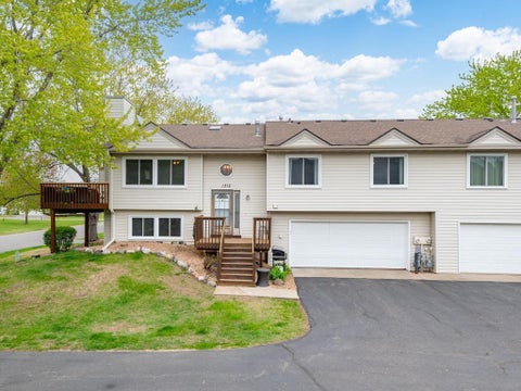 Homes For Sale - 1312 Deercliff Lane<br/> Eagan, MN 55123