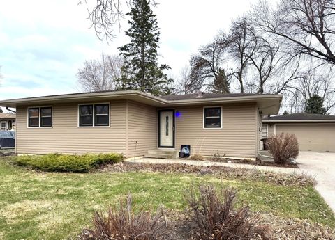 Homes For Sale - 102 25th Avenue<br/> Cass County, Fargo, ND 58102