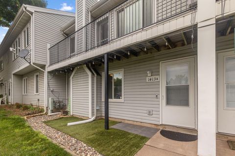 Townhouse For Sale - 1413 Farrington Street<br/> Ramsey County, Saint Paul, MN 55117