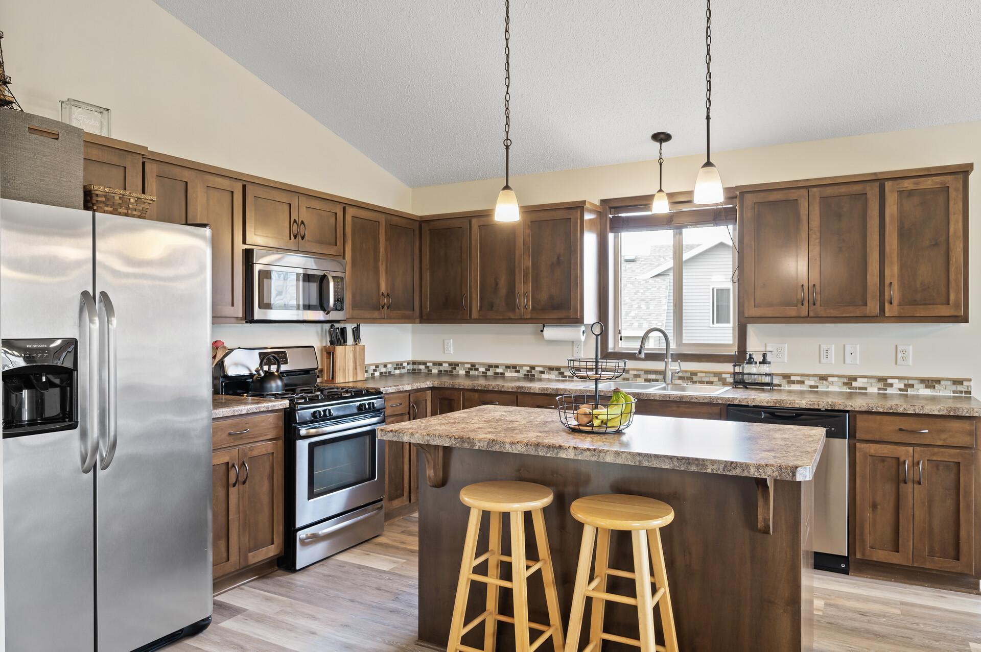 11380 72nd Street, Albertville, Minnesota image 2