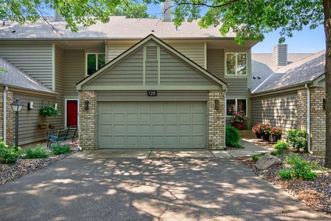 Townhouse For Sale - 125 Wildwood Bay Drive<br/> Washington County, Saint Paul, MN 55115