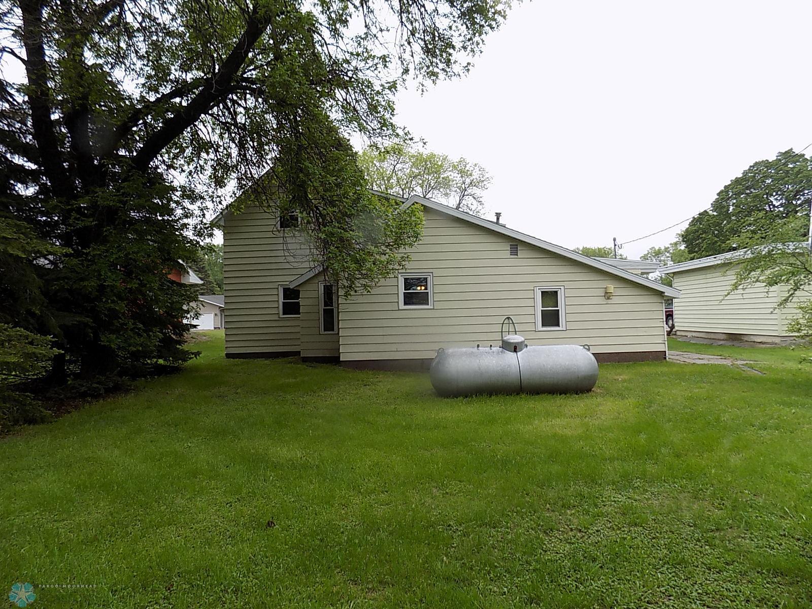 414 4th Avenue, Hankinson, North Dakota image 2