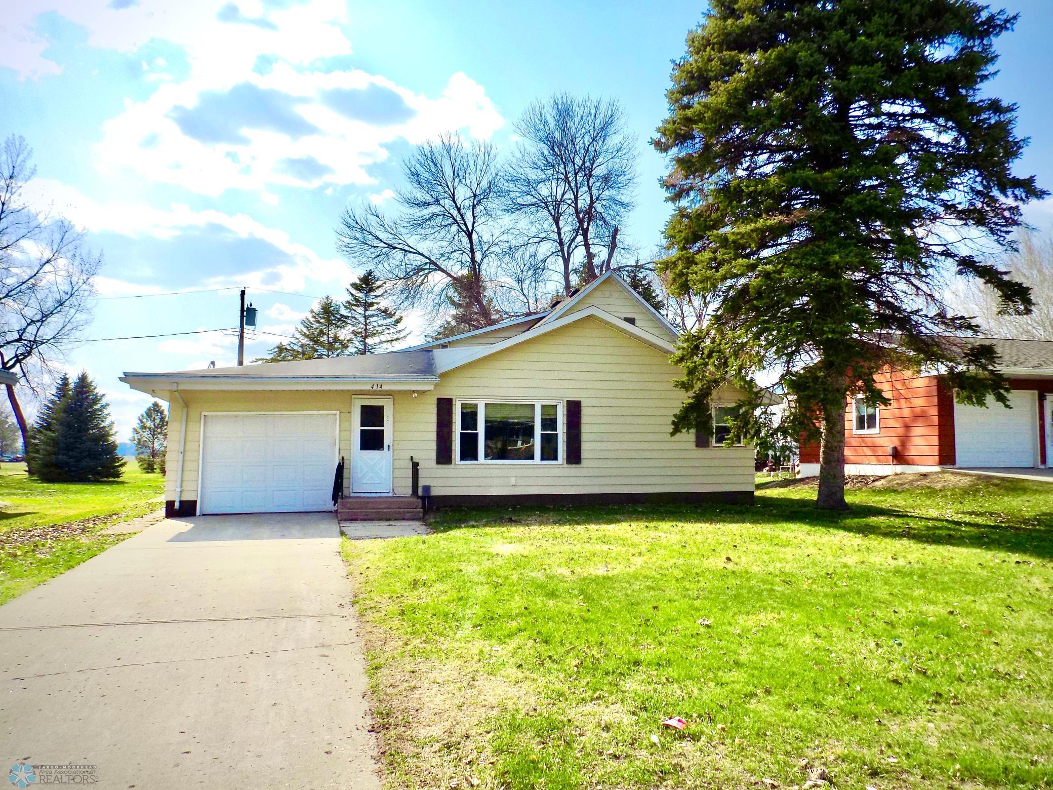 414 4th Avenue, Hankinson, North Dakota image 1