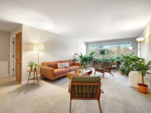 Condo For Sale - 2700 W 44th Street<br/> Minneapolis, MN 55410